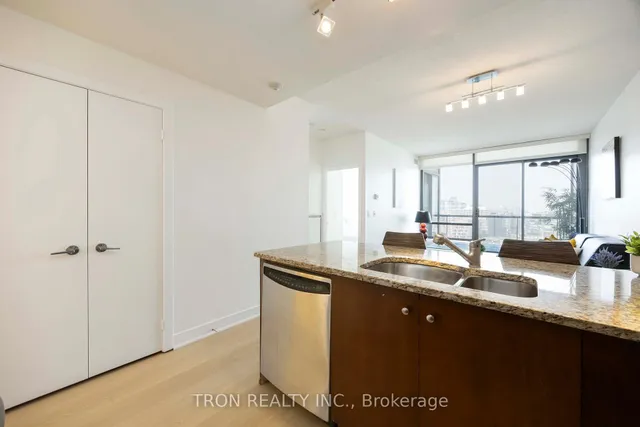 Additional image 10 of 438 King St Unit 1905