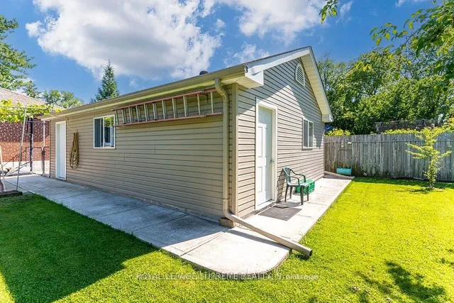 Additional image 33 of 74 Roberta Dr