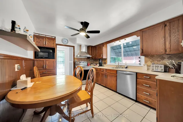 Additional image 5 of 150 Whitney Ave