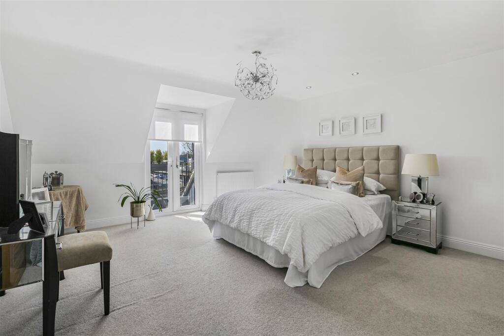 Additional image 16 of Green Close, Brookmans Park, AL9