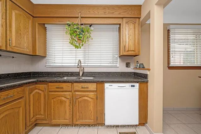 Additional image 15 of 327 East 42nd St