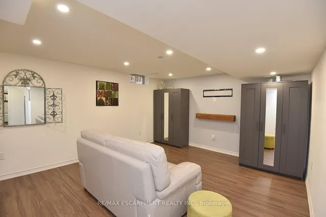 Additional image 17 of 8 Valiant Circ