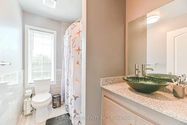 Additional image 34 of 48 Nostalgia Crt