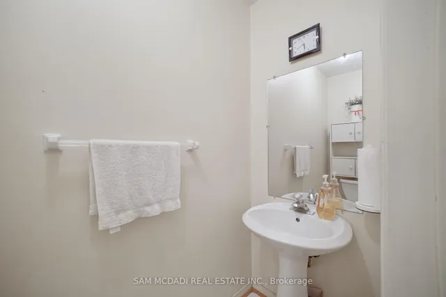 Additional image 21 of 7 Vogue Cres