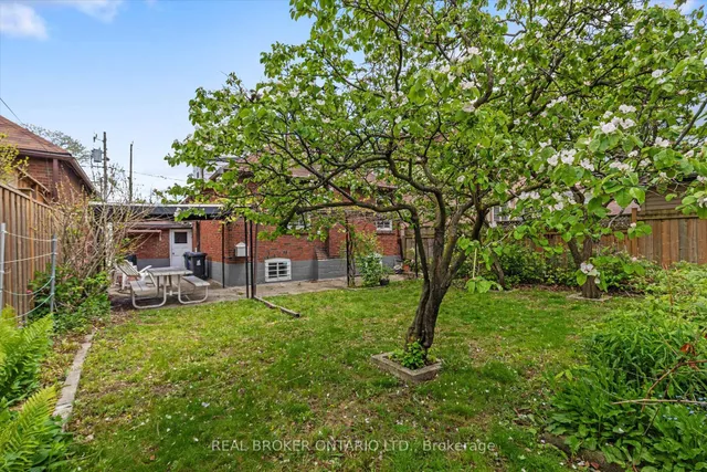 Additional image 37 of 882 Coxwell Ave