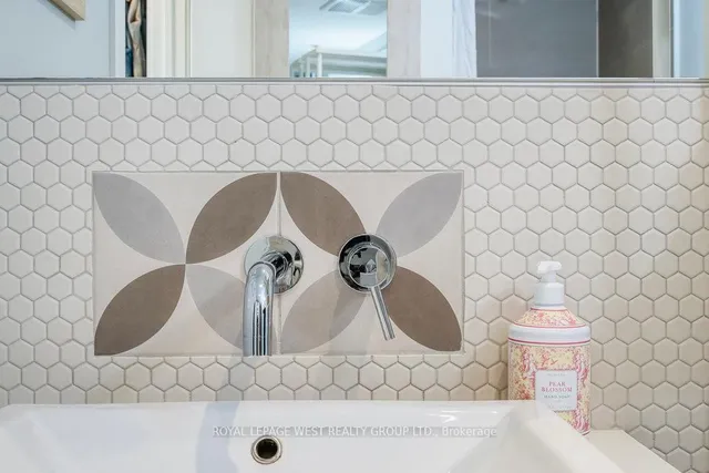 Additional image 34 of 51 Lady Bank Rd Unit 301