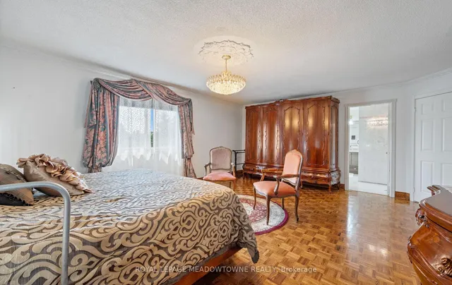 Additional image 27 of 36 Shadywood Rd