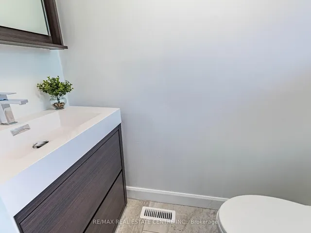 Additional image 24 of 52 Mozart Cres