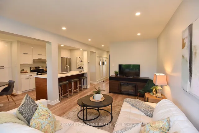 Additional image 7 of 459 Woodview Rd Unit 4