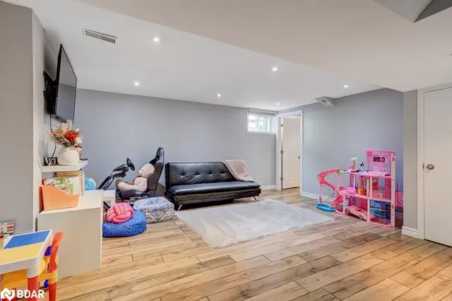 Additional image 19 of 42 Terrace Dr