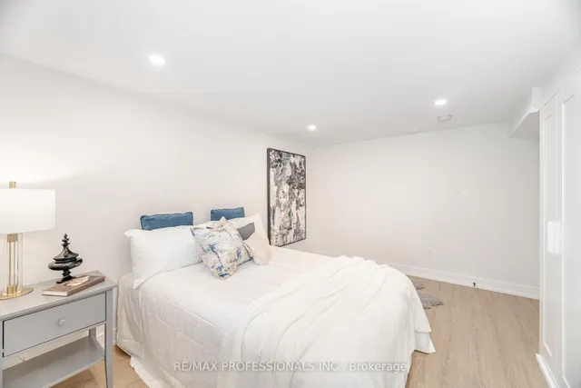 Additional image 38 of 4 Lloyd Manor Rd