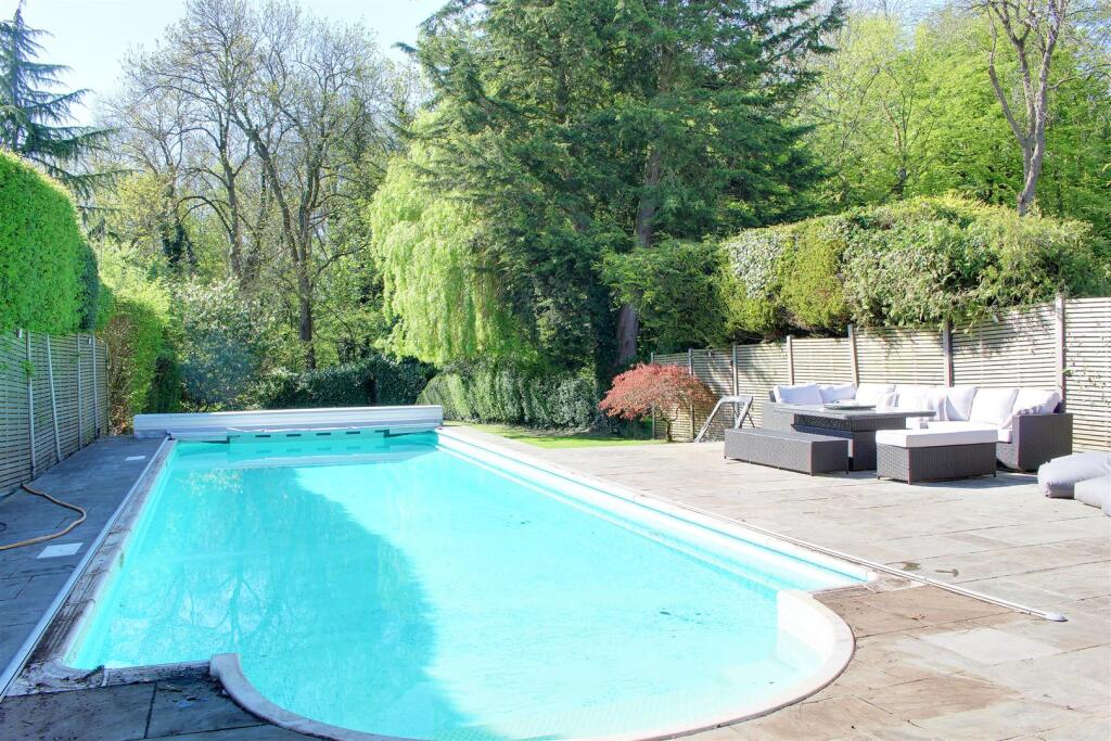 Additional image 17 of The Grove, Brookmans Park