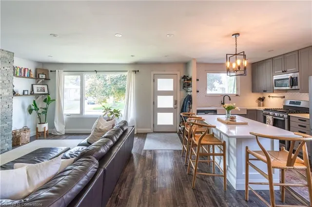 Primary image of 16 Boston Cres