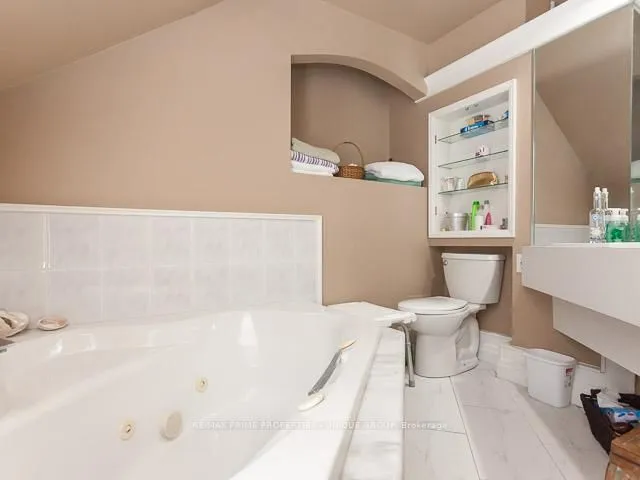 Additional image 27 of 51 Carmichael Ave