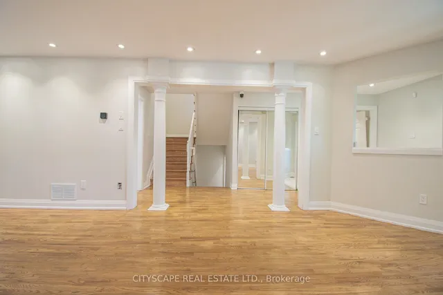 Additional image 4 of 43 Vintage Gate