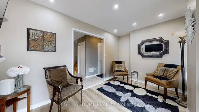 Additional image 8 of 58 Stagecoach Circ