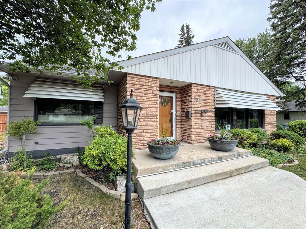 238 Academy Road|Winnipeg, Manitoba R3M0E7