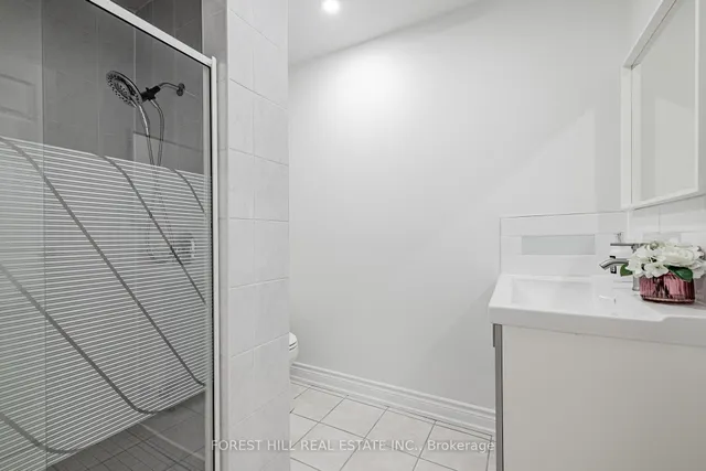 Additional image 18 of 27 Apache Tr