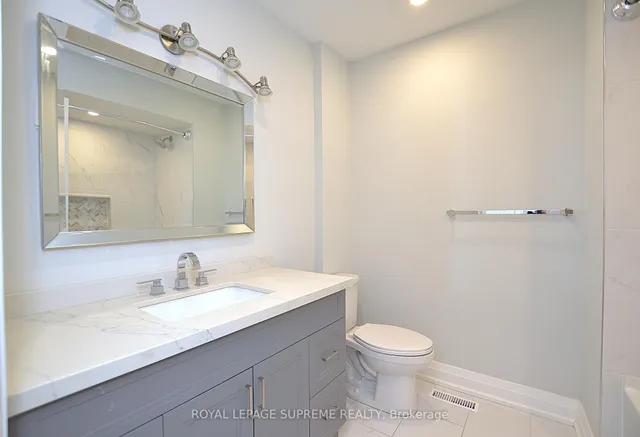 房产图片 21 - 514 Petawawa Cres