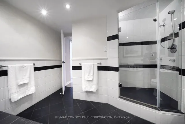 Additional image 22 of 55 Harbour Sq Unit 1917