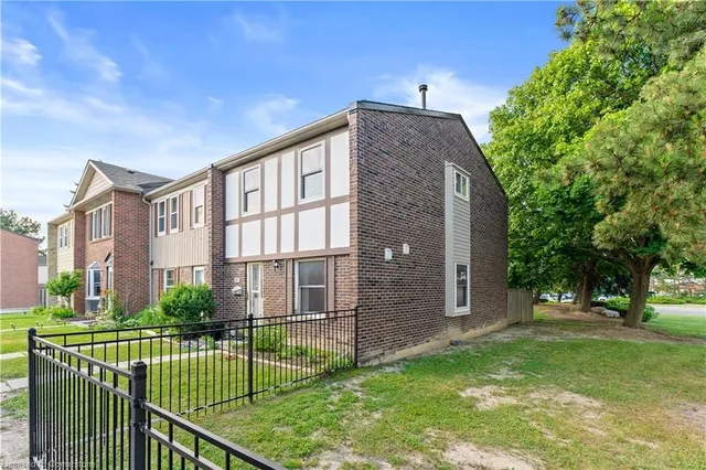 Additional image 4 of 900 Centralpark Dr Unit 115