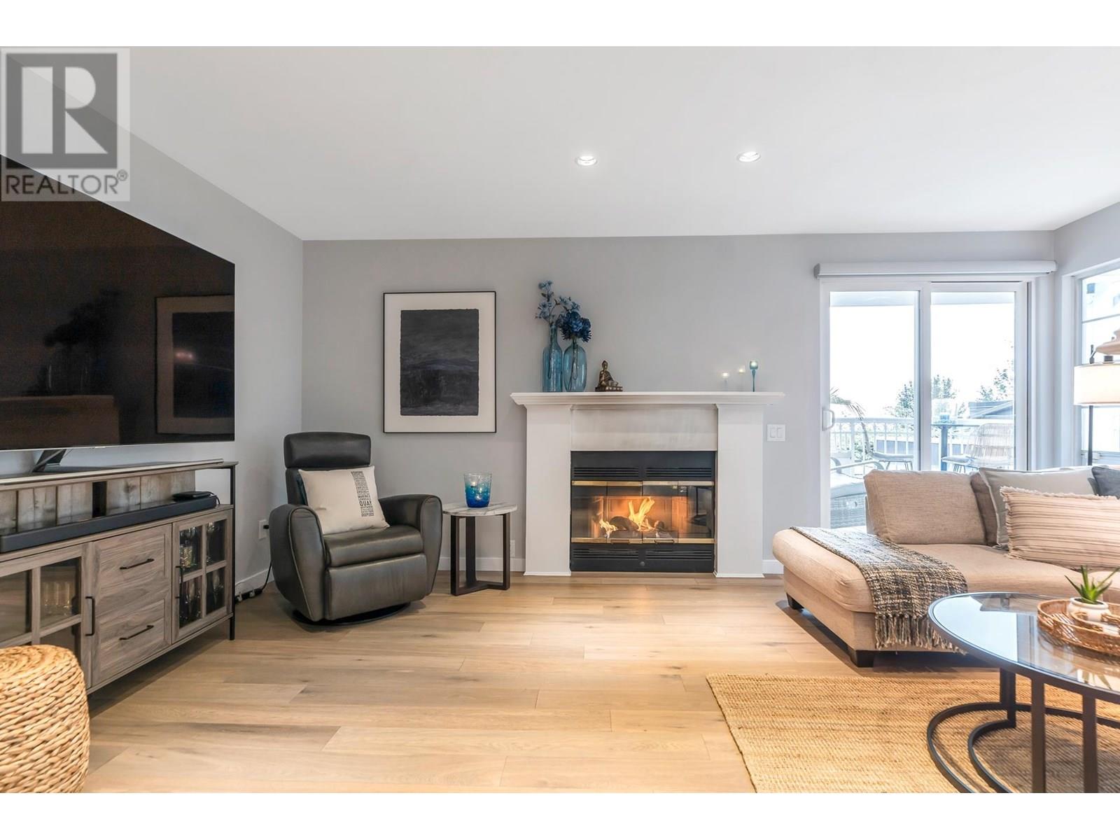 203 2440 HAYWOOD AVENUE|West Vancouver, British Columbia V7V1Y1