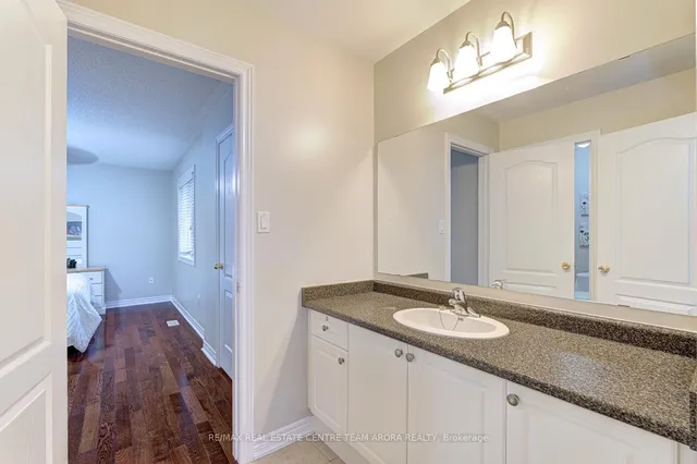 Additional image 32 of 8 Constance St