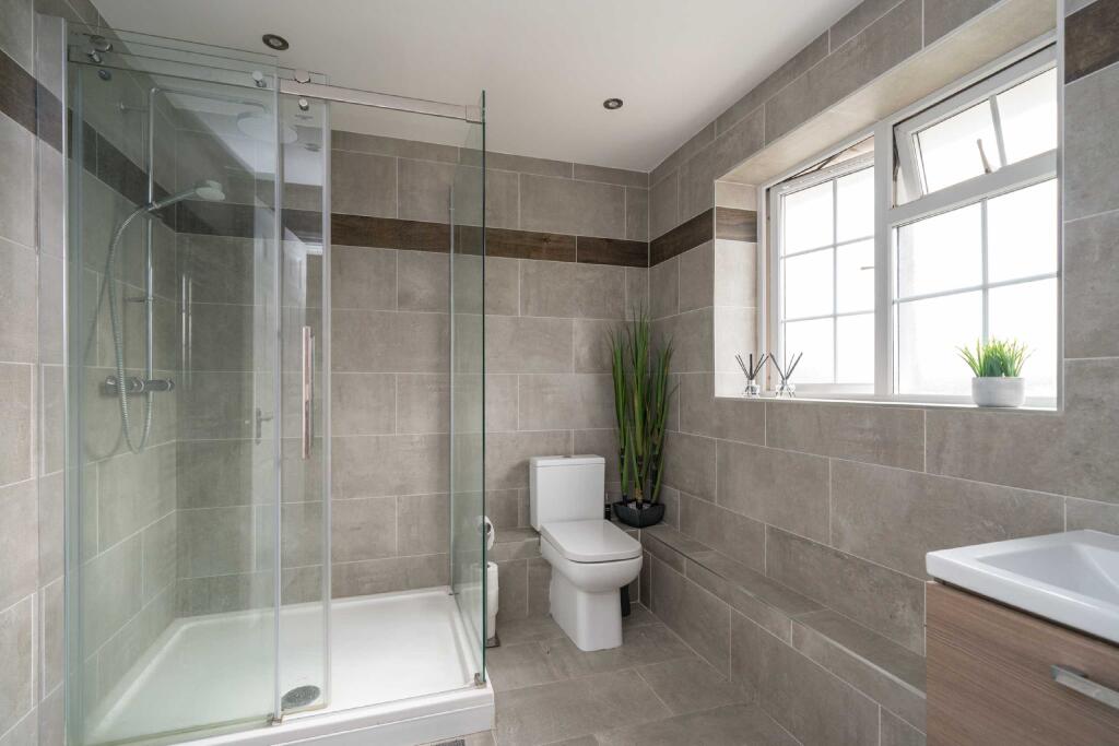 Additional image 8 of Aldwickbury Crescent, Harpenden, Hertfordshire, AL5