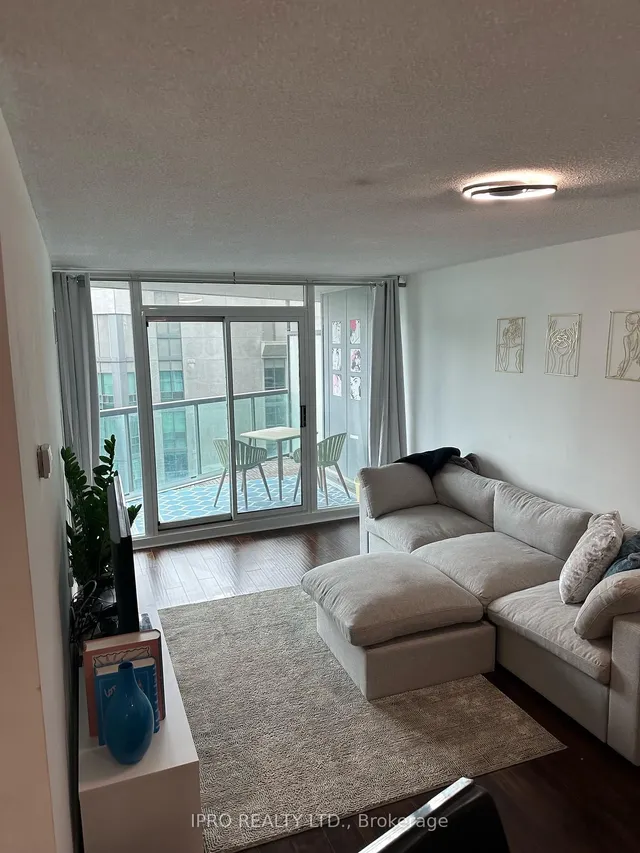 30 Grand Trunk Cres Unit 2015