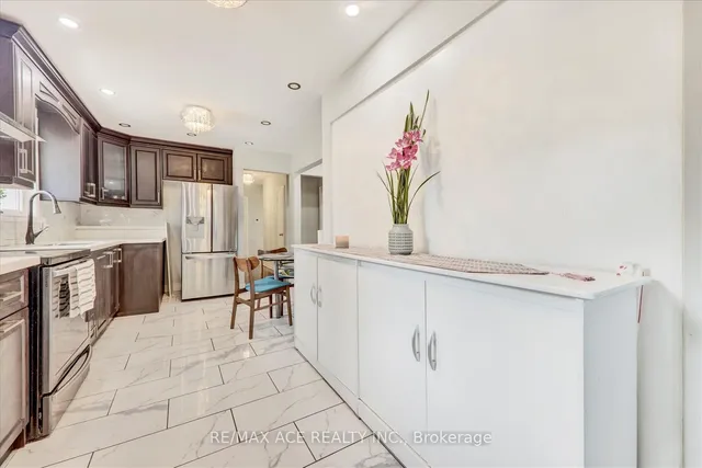 Additional image 8 of 10 Blakemanor Blvd