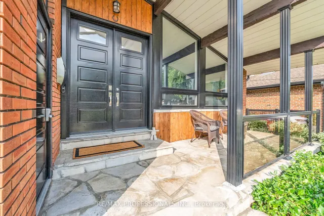 Additional image 3 of 53 Decarie Circ