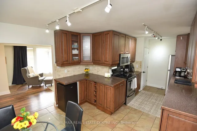 房产图片 8 - 405 Erindale Dr