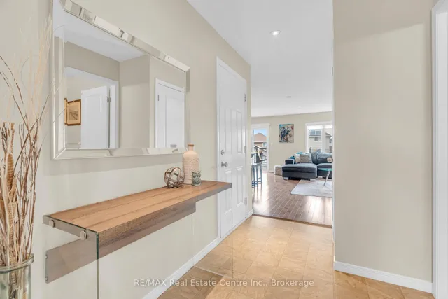 Additional image 10 of 939 Zeller Cres