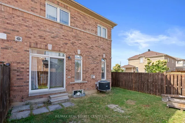 Additional image 43 of 27 Percy Gate