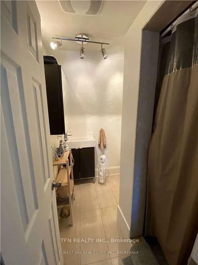 Additional image 5 of 1393 Dundas St