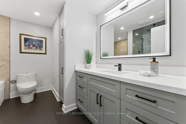 Additional image 29 of 77 Harbour Sq Unit 3208