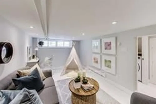 Additional image 18 of 523 Soudan Ave