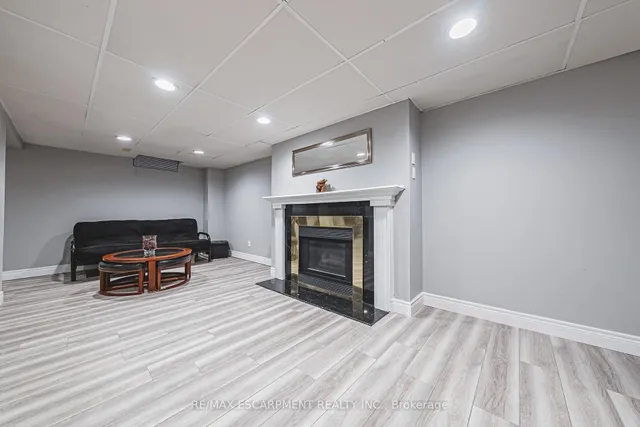 Additional image 29 of 412 Melanie Cres