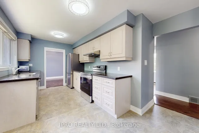 Additional image 8 of 22 Royal Doulton Dr