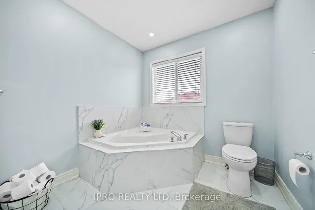 Additional image 31 of 14 Saddleback Sq