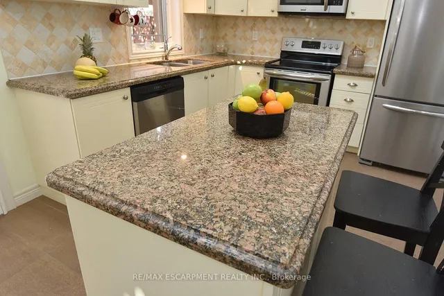 Additional image 10 of 8 Valiant Circ