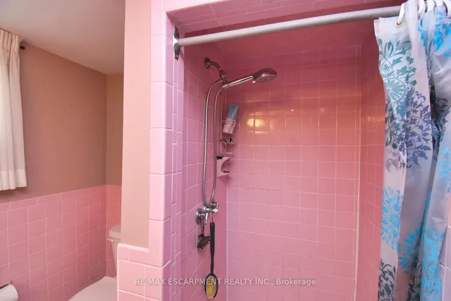 Additional image 25 of 18 Villa Crt