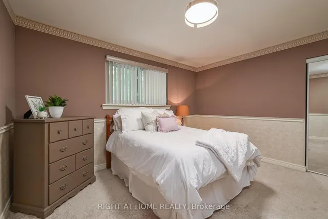 Additional image 24 of 25 Devonshire Dr