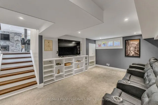 Additional image 32 of 53 Decarie Circ