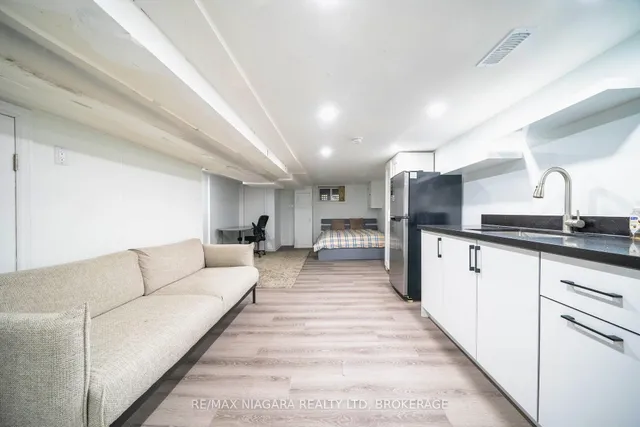 Additional image 41 of 341 Clinton St