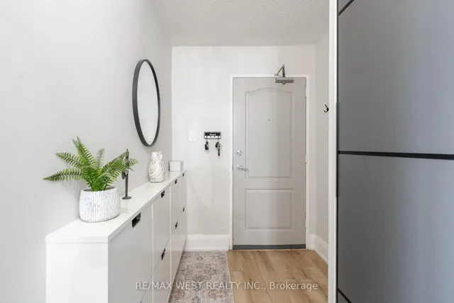 Additional image 4 of 61 Richview Rd Unit 1603