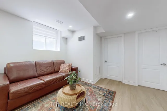 Additional image 31 of 851 Clemens Cres