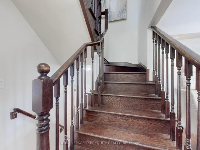 Additional image 16 of 879 Brassard Circ