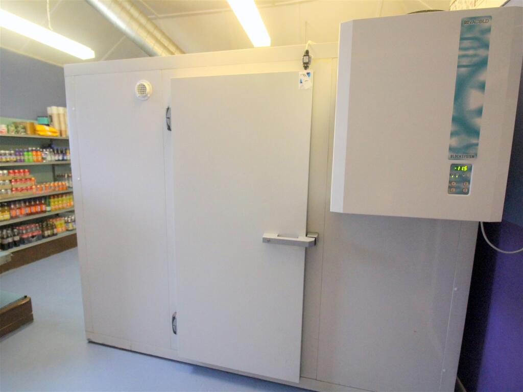 Additional image 7 of DJ's Chippie and 7 Bedroom Flat , Moray