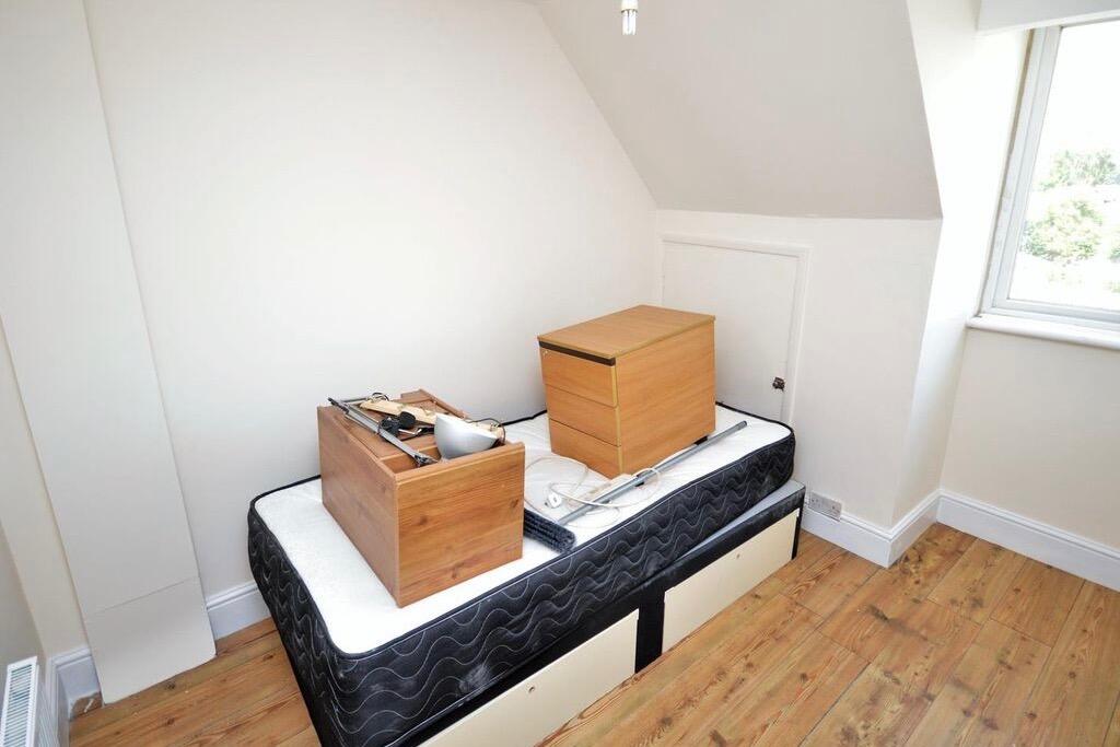 Additional image 9 of How Wood, Park Street, St. Albans, Hertfordshire, AL2